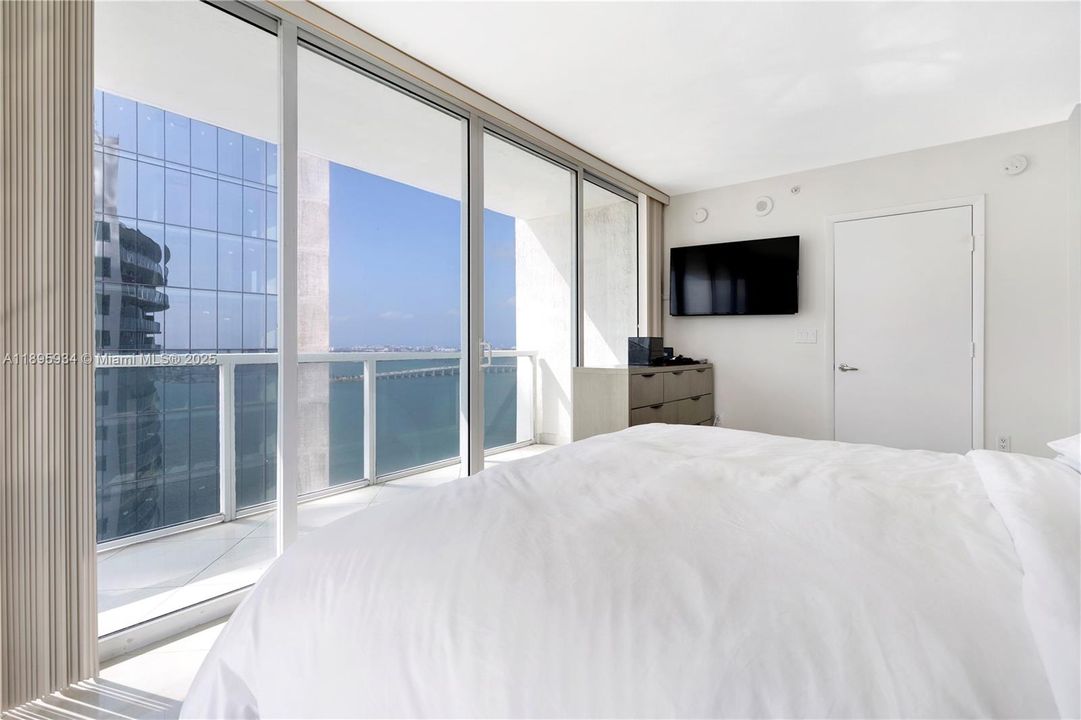 Recently Rented: $4,900 (2 beds, 2 baths, 1368 Square Feet)