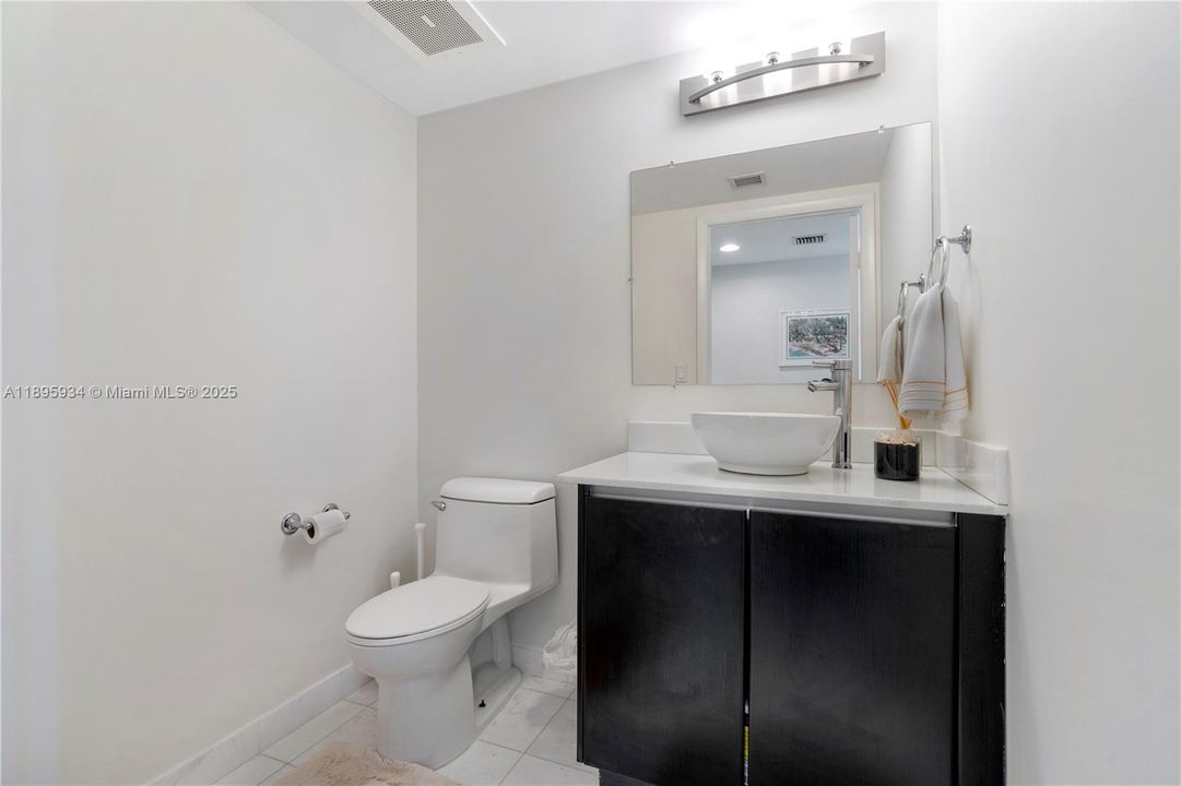 Recently Rented: $4,900 (2 beds, 2 baths, 1368 Square Feet)