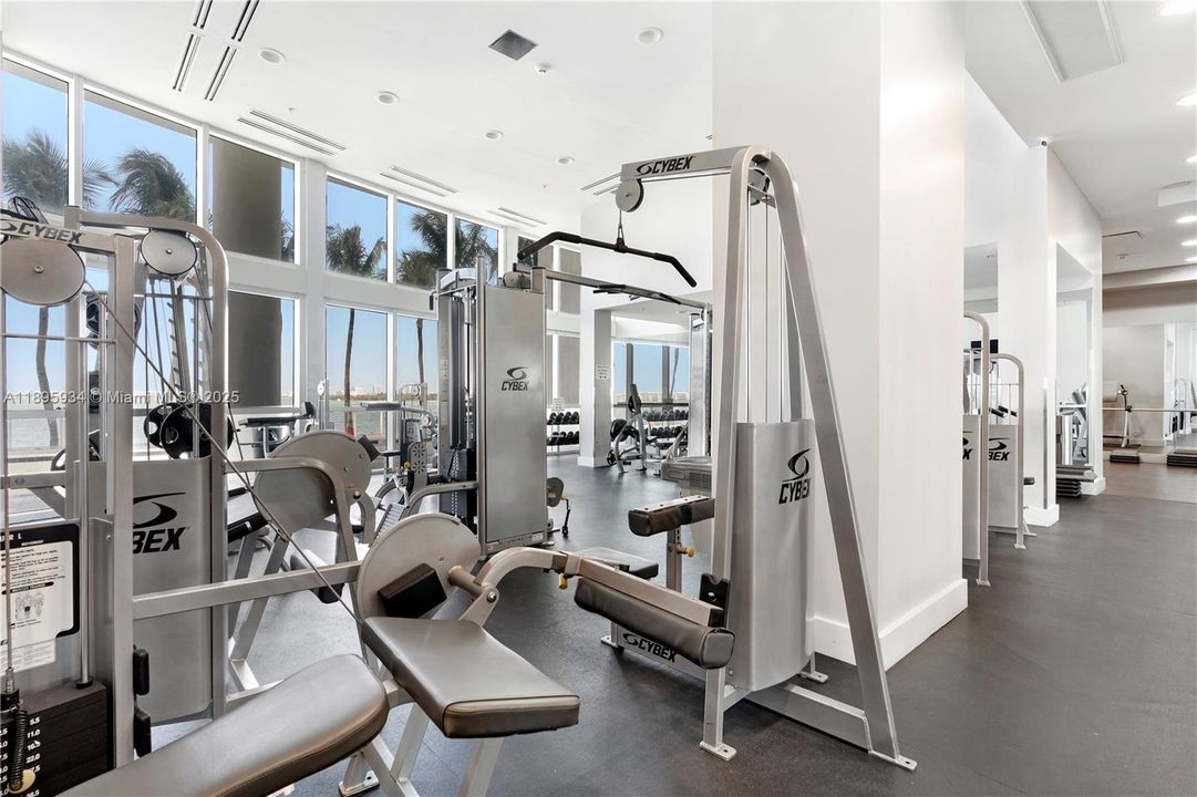 Recently Rented: $4,900 (2 beds, 2 baths, 1368 Square Feet)