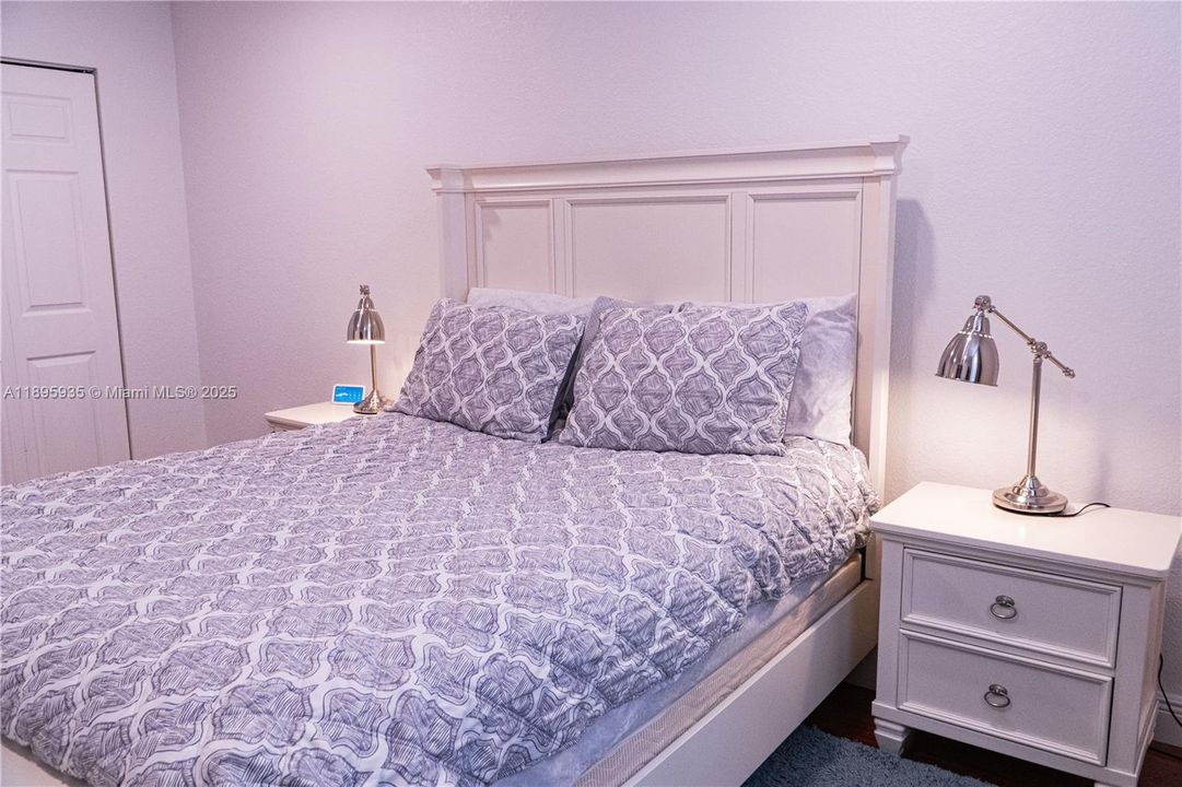 Под контрактом: $560,000 (3 спален, 2 ванн, 2027 Квадратных фут)