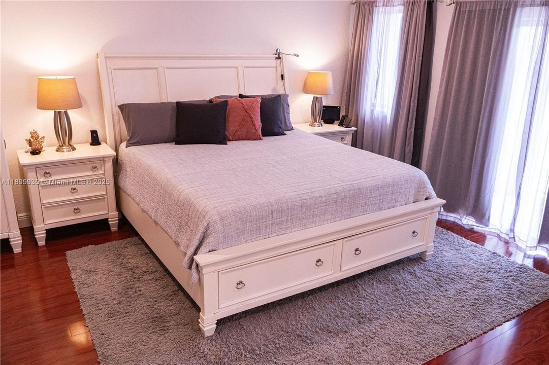 Под контрактом: $560,000 (3 спален, 2 ванн, 2027 Квадратных фут)