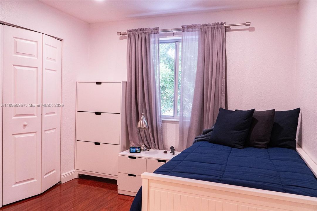 Под контрактом: $560,000 (3 спален, 2 ванн, 2027 Квадратных фут)