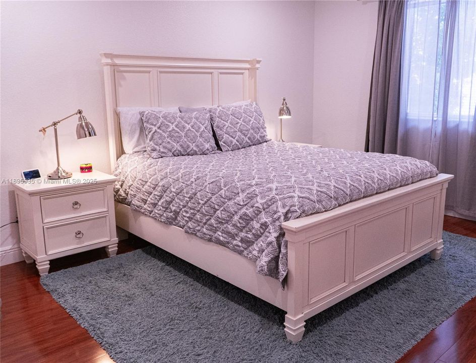 Под контрактом: $560,000 (3 спален, 2 ванн, 2027 Квадратных фут)