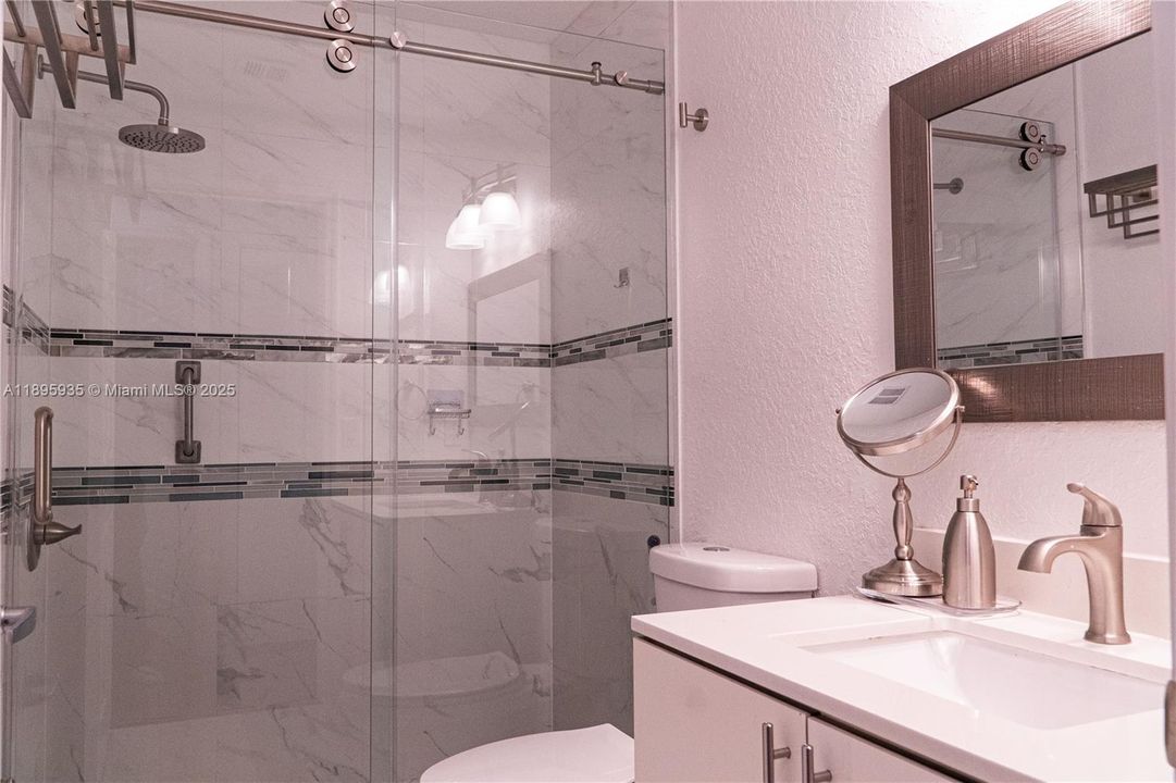 Под контрактом: $560,000 (3 спален, 2 ванн, 2027 Квадратных фут)