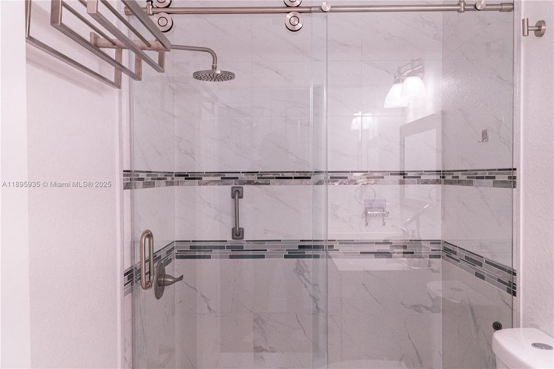 Под контрактом: $560,000 (3 спален, 2 ванн, 2027 Квадратных фут)