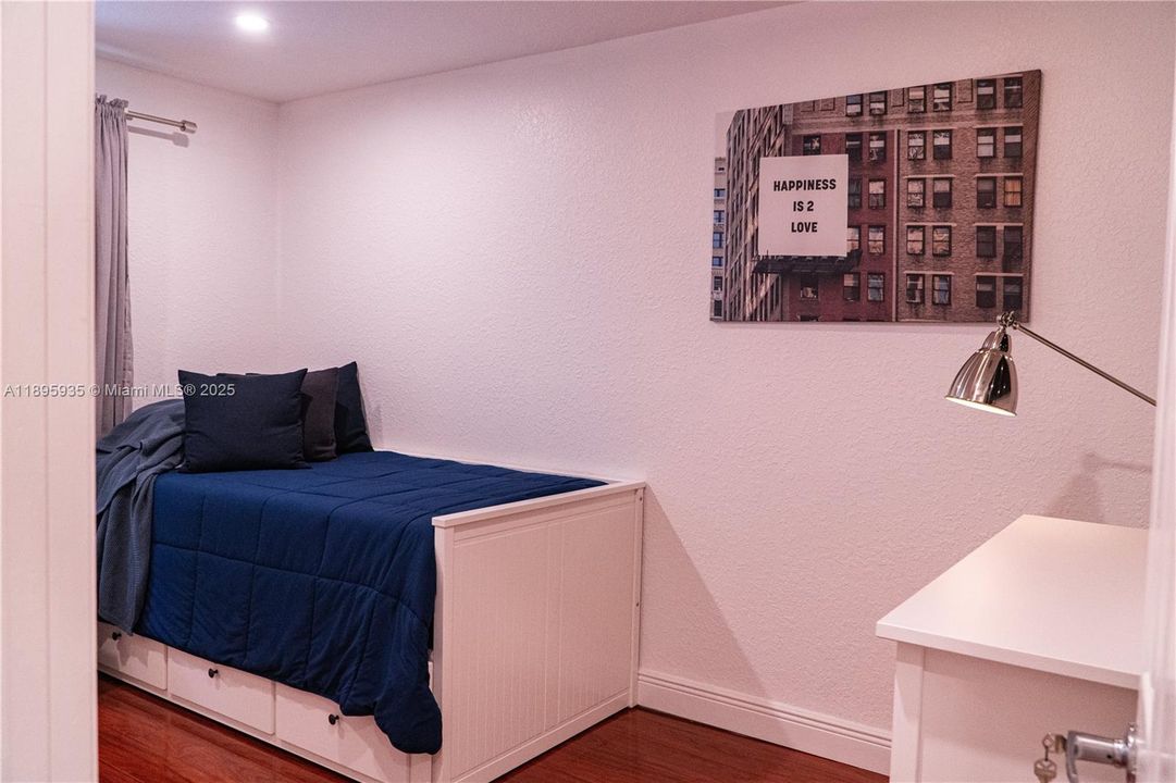 Под контрактом: $560,000 (3 спален, 2 ванн, 2027 Квадратных фут)