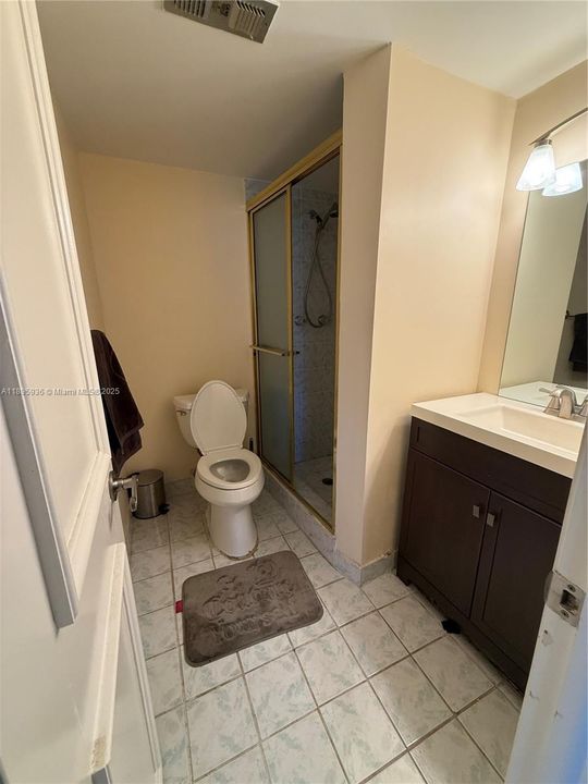 В аренду: $2,000 (2 спален, 2 ванн, 835 Квадратных фут)