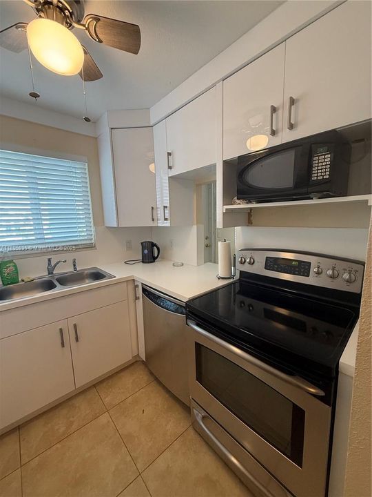 В аренду: $2,000 (2 спален, 2 ванн, 835 Квадратных фут)