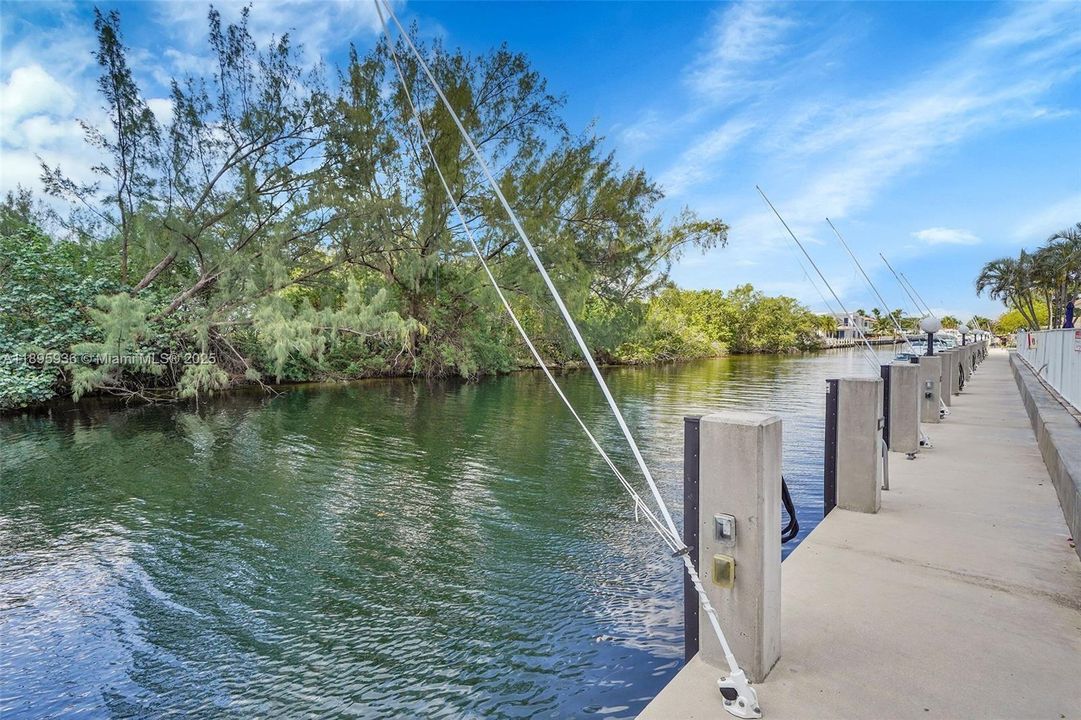 В аренду: $2,000 (2 спален, 2 ванн, 835 Квадратных фут)