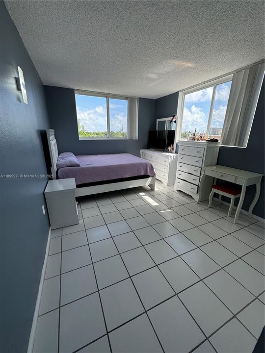 待售: $299,000 (2 贝兹, 2 浴室, 970 平方英尺)