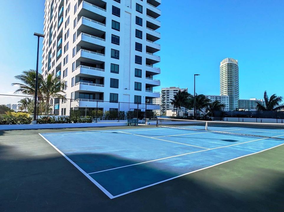 合同活跃: $5,500 (2 贝兹, 2 浴室, 1262 平方英尺)