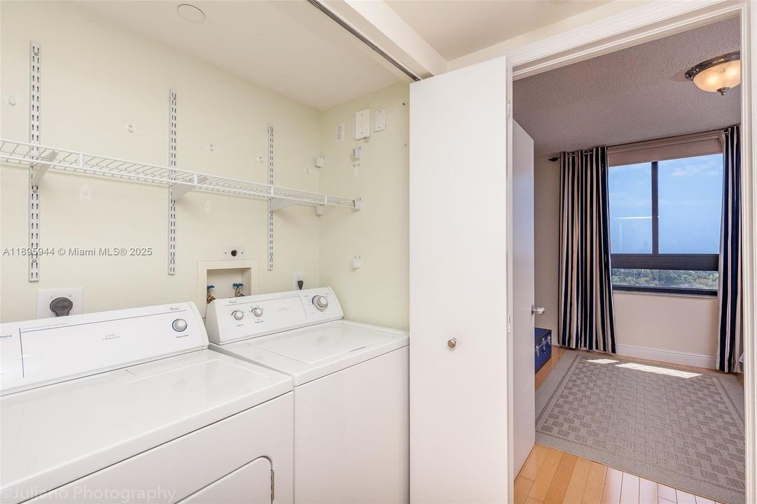 合同活跃: $5,500 (2 贝兹, 2 浴室, 1262 平方英尺)