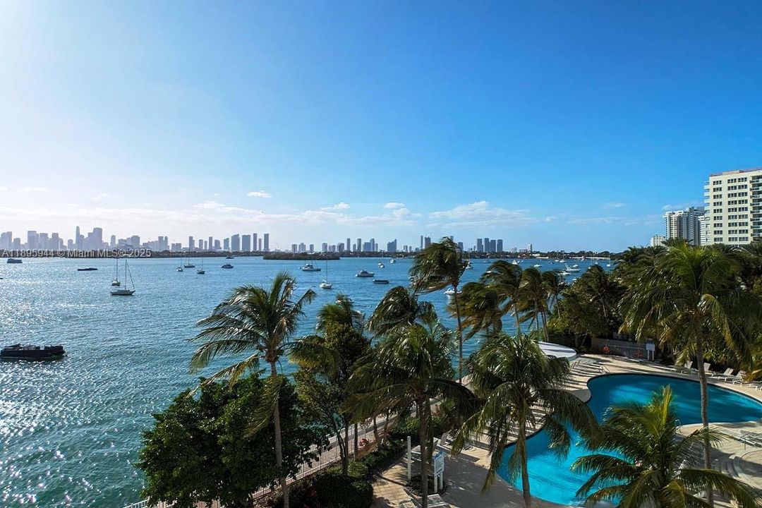 合同活跃: $5,500 (2 贝兹, 2 浴室, 1262 平方英尺)