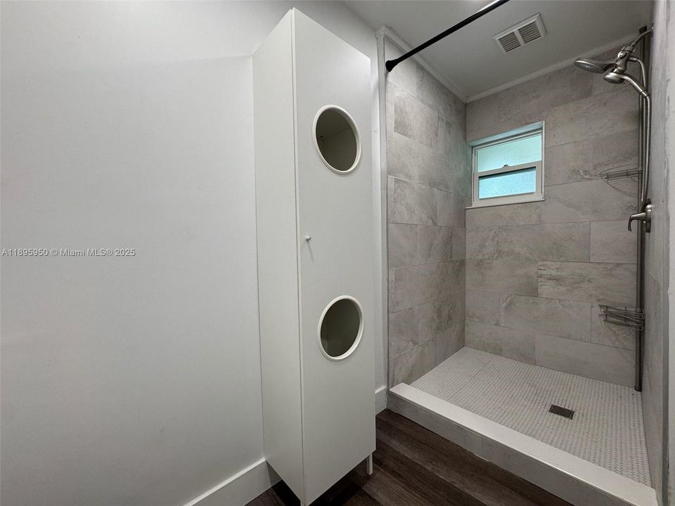 Recently Rented: $3,200 (2 beds, 2 baths, 1337 Square Feet)