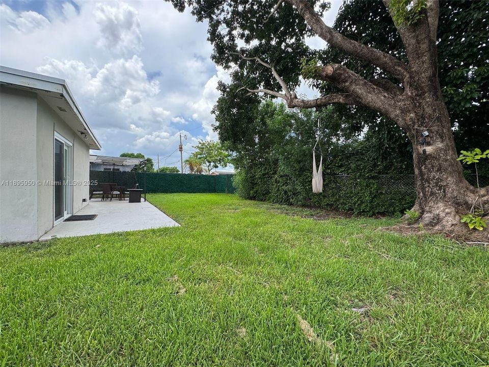 Recently Rented: $3,200 (2 beds, 2 baths, 1337 Square Feet)