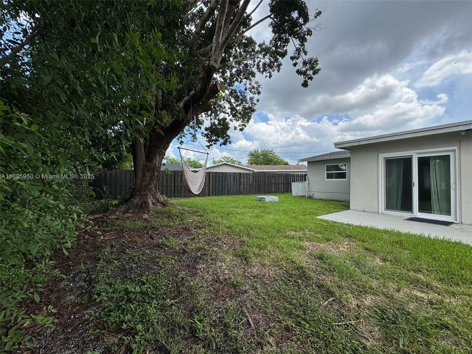 Recently Rented: $3,200 (2 beds, 2 baths, 1337 Square Feet)