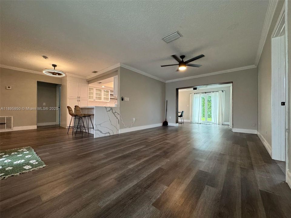 Recently Rented: $3,200 (2 beds, 2 baths, 1337 Square Feet)