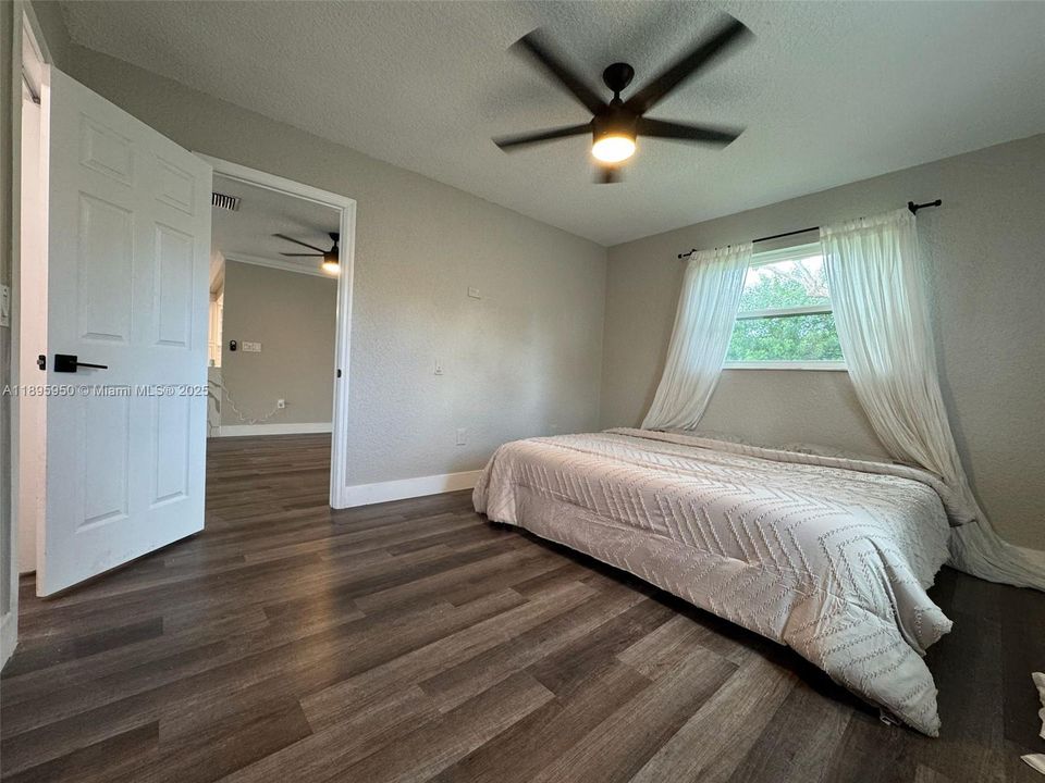 Recently Rented: $3,200 (2 beds, 2 baths, 1337 Square Feet)