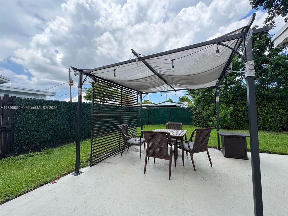 Recently Rented: $3,200 (2 beds, 2 baths, 1337 Square Feet)