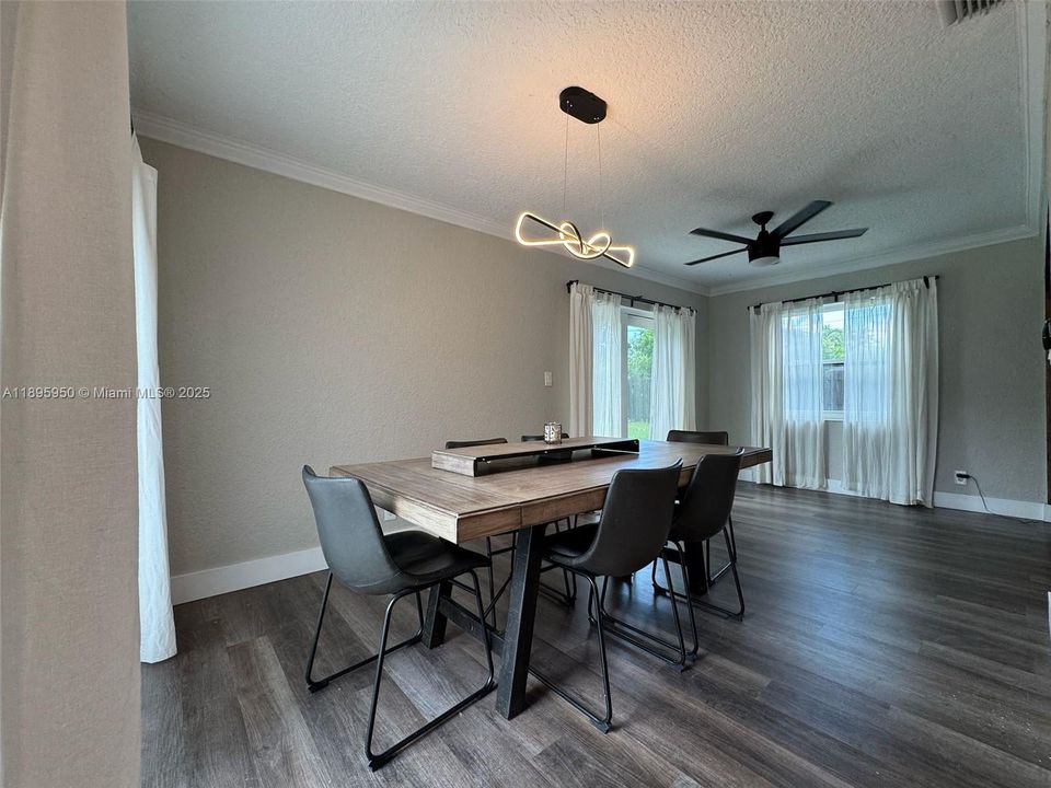 Recently Rented: $3,200 (2 beds, 2 baths, 1337 Square Feet)