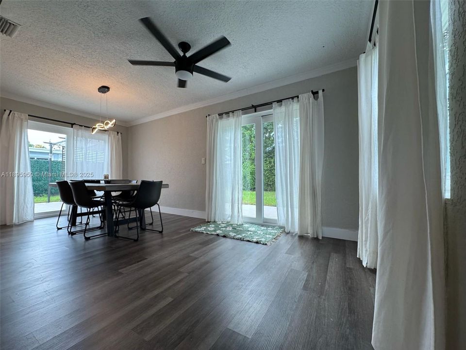 Recently Rented: $3,200 (2 beds, 2 baths, 1337 Square Feet)