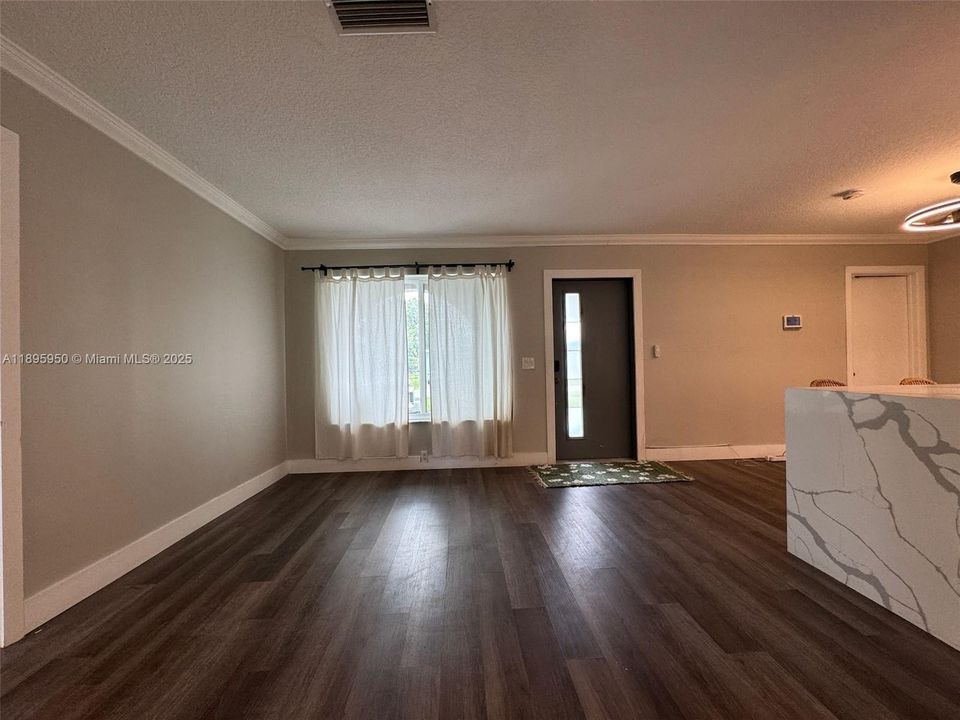 Recently Rented: $3,200 (2 beds, 2 baths, 1337 Square Feet)