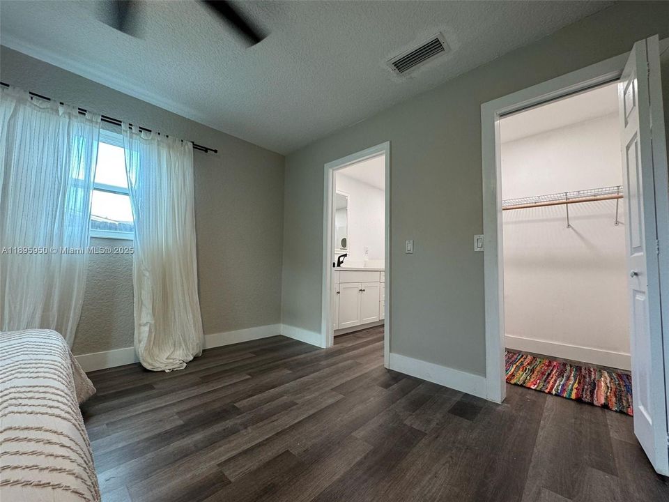 Recently Rented: $3,200 (2 beds, 2 baths, 1337 Square Feet)