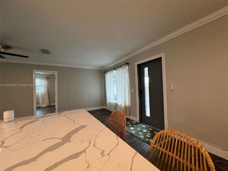 Recently Rented: $3,200 (2 beds, 2 baths, 1337 Square Feet)