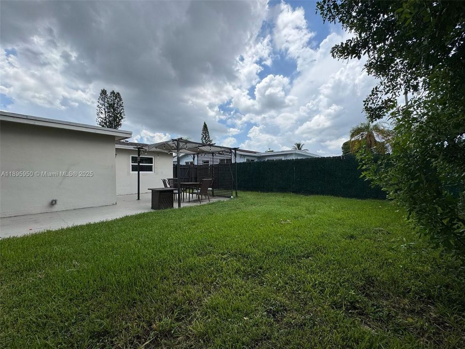 Recently Rented: $3,200 (2 beds, 2 baths, 1337 Square Feet)