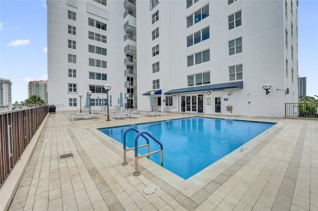 Active With Contract: $1,249,000 (3 beds, 2 baths, 2490 Square Feet)