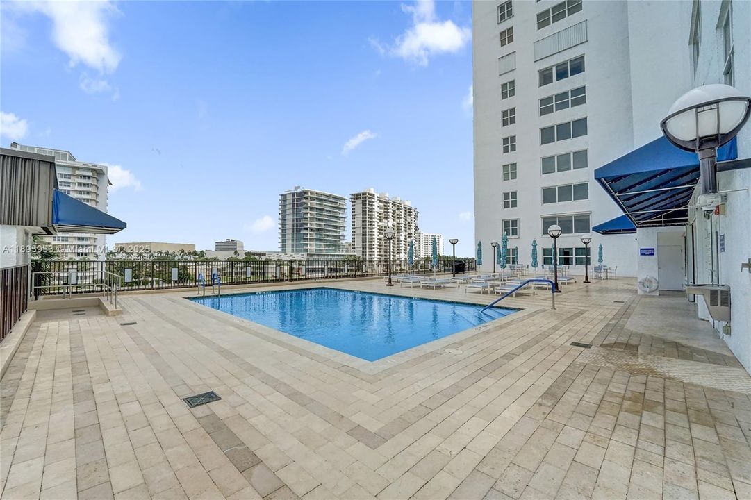 Active With Contract: $1,249,000 (3 beds, 2 baths, 2490 Square Feet)