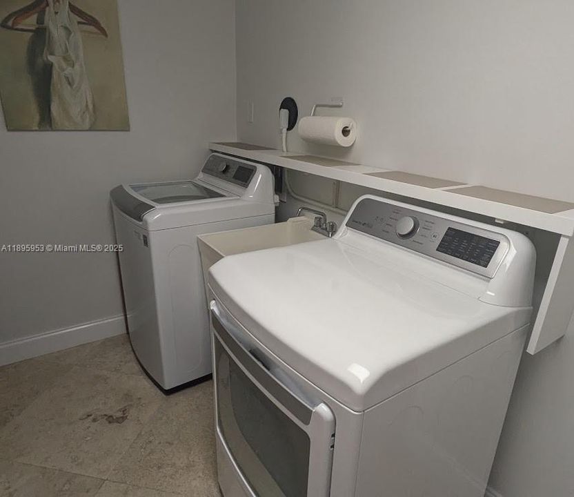 Active With Contract: $1,249,000 (3 beds, 2 baths, 2490 Square Feet)