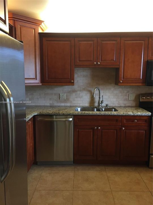 Недавно арендовано: $2,450 (2 спален, 2 ванн, 1220 Квадратных фут)