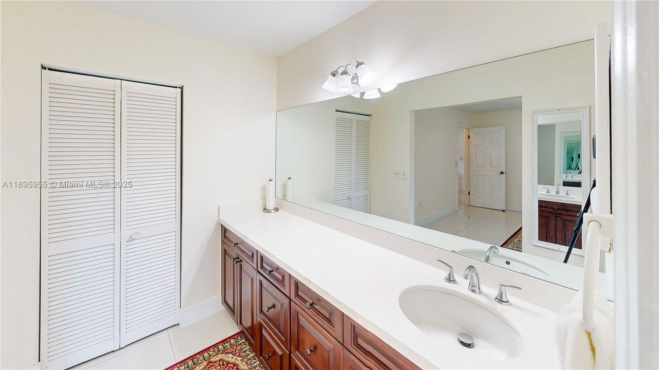 Activo con contrato: $749,900 (3 camas, 2 baños, 1799 Pies cuadrados)