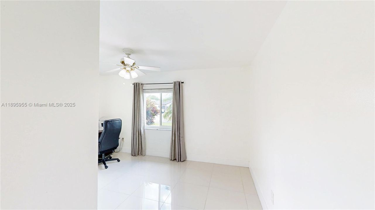 Activo con contrato: $749,900 (3 camas, 2 baños, 1799 Pies cuadrados)