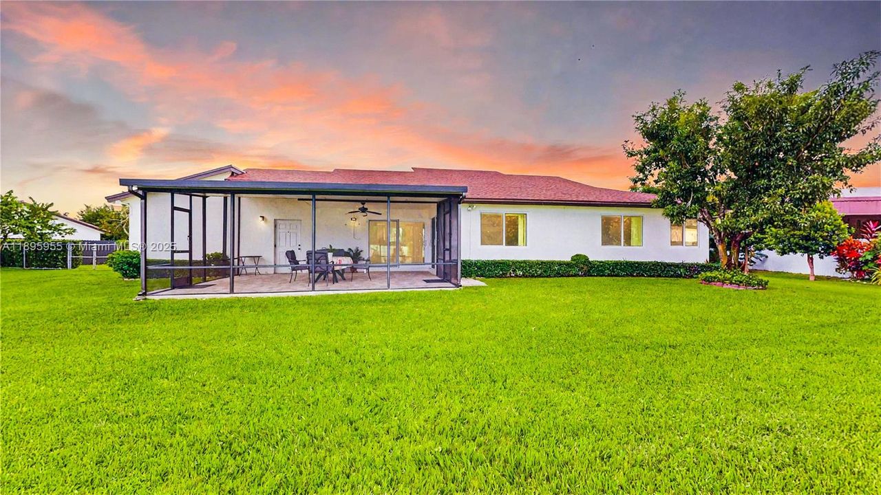 Activo con contrato: $749,900 (3 camas, 2 baños, 1799 Pies cuadrados)