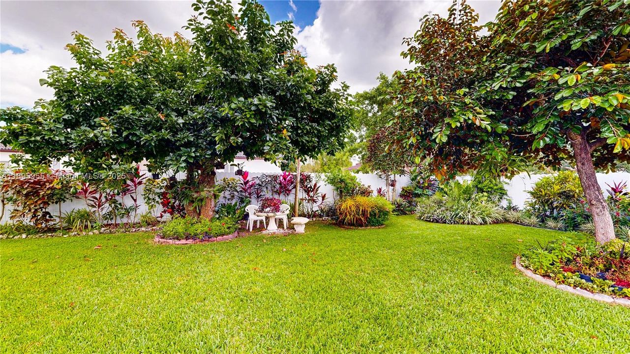 Activo con contrato: $749,900 (3 camas, 2 baños, 1799 Pies cuadrados)