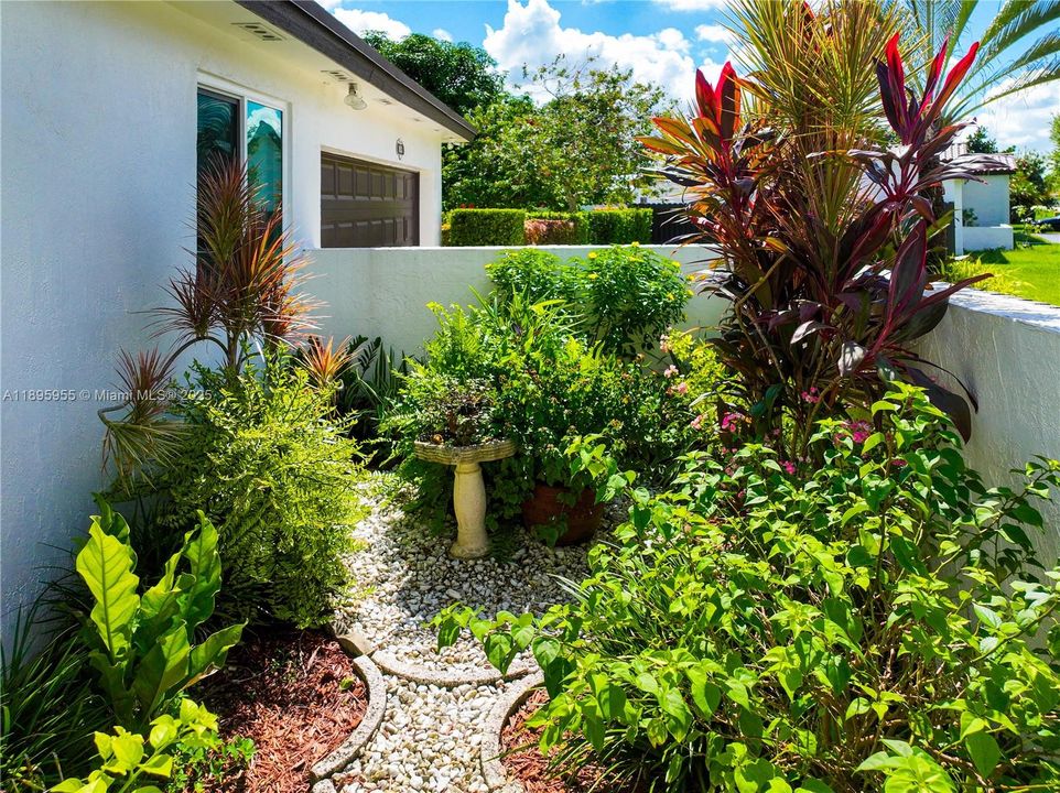 Activo con contrato: $749,900 (3 camas, 2 baños, 1799 Pies cuadrados)