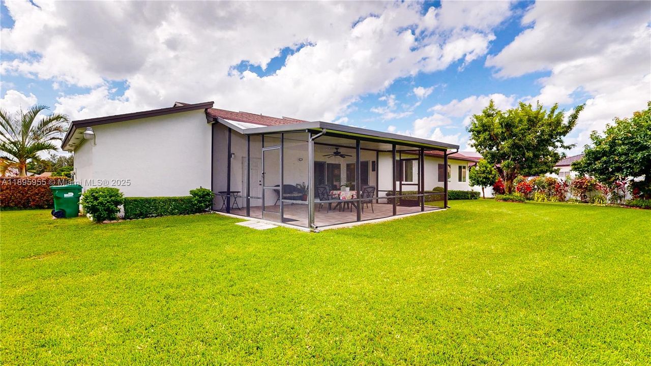 Activo con contrato: $749,900 (3 camas, 2 baños, 1799 Pies cuadrados)