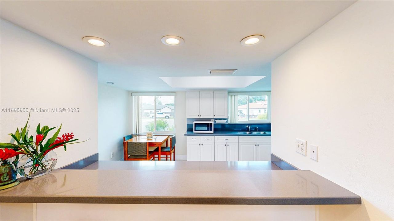 Activo con contrato: $749,900 (3 camas, 2 baños, 1799 Pies cuadrados)