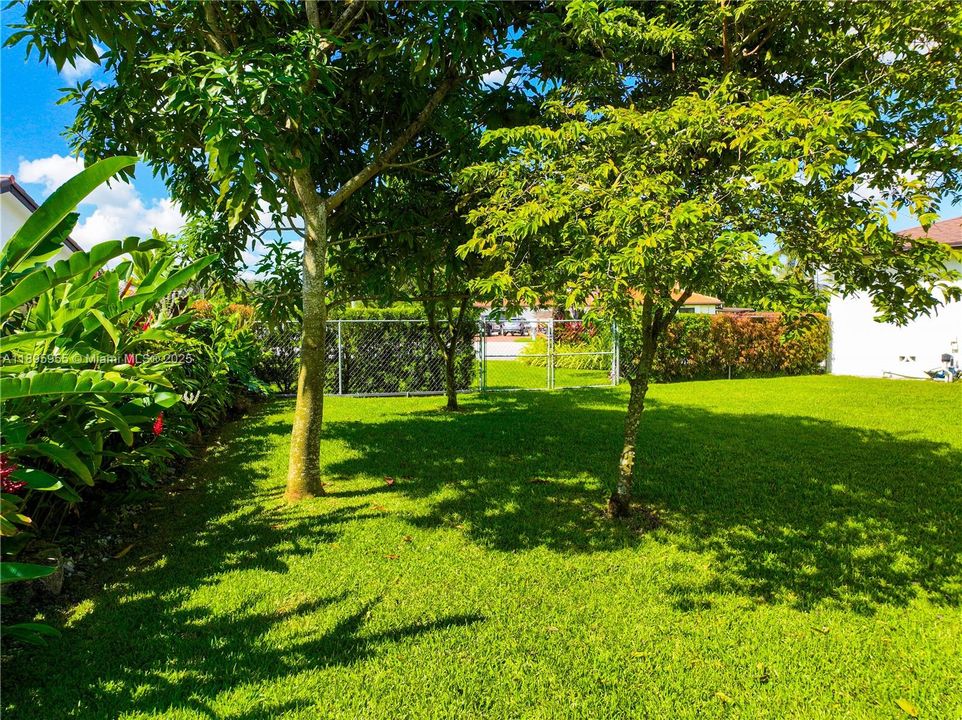 Activo con contrato: $749,900 (3 camas, 2 baños, 1799 Pies cuadrados)