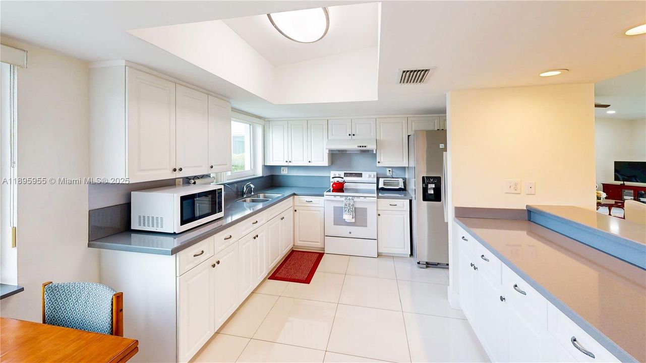 Activo con contrato: $749,900 (3 camas, 2 baños, 1799 Pies cuadrados)