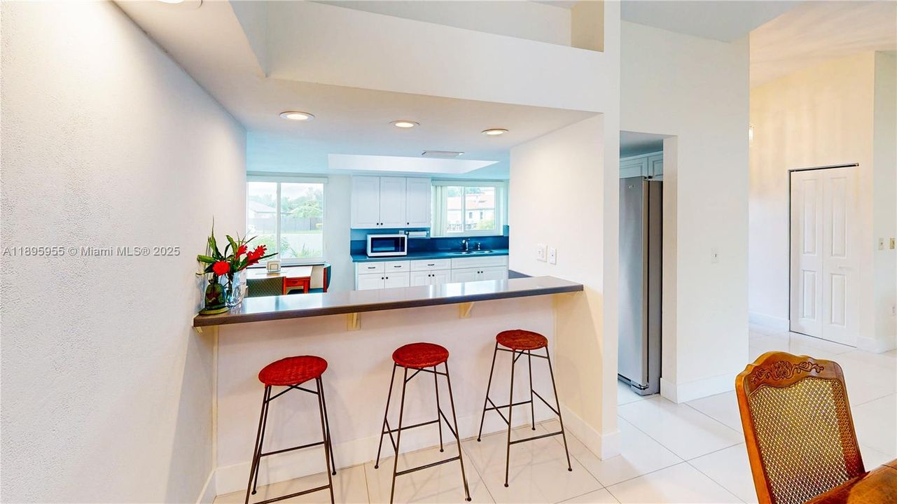 Activo con contrato: $749,900 (3 camas, 2 baños, 1799 Pies cuadrados)