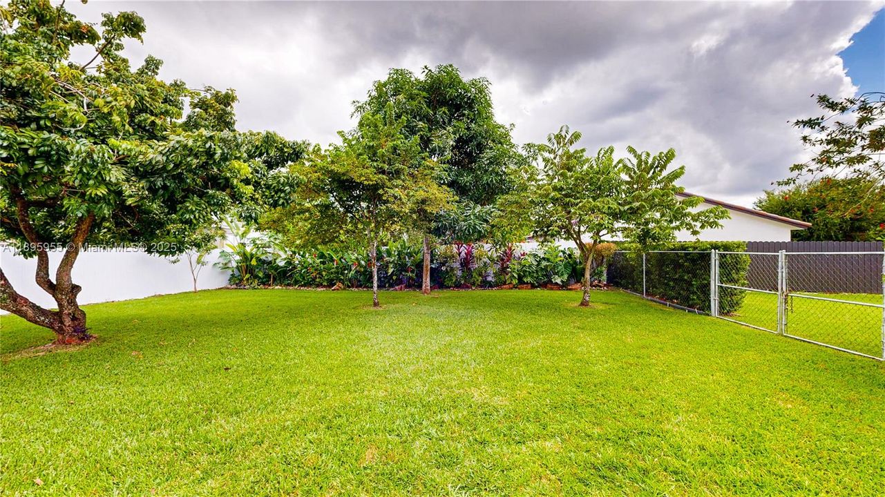 Activo con contrato: $749,900 (3 camas, 2 baños, 1799 Pies cuadrados)