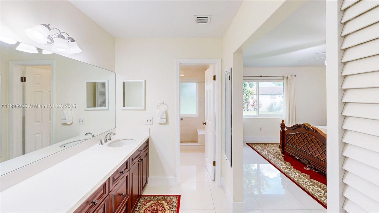 Activo con contrato: $749,900 (3 camas, 2 baños, 1799 Pies cuadrados)