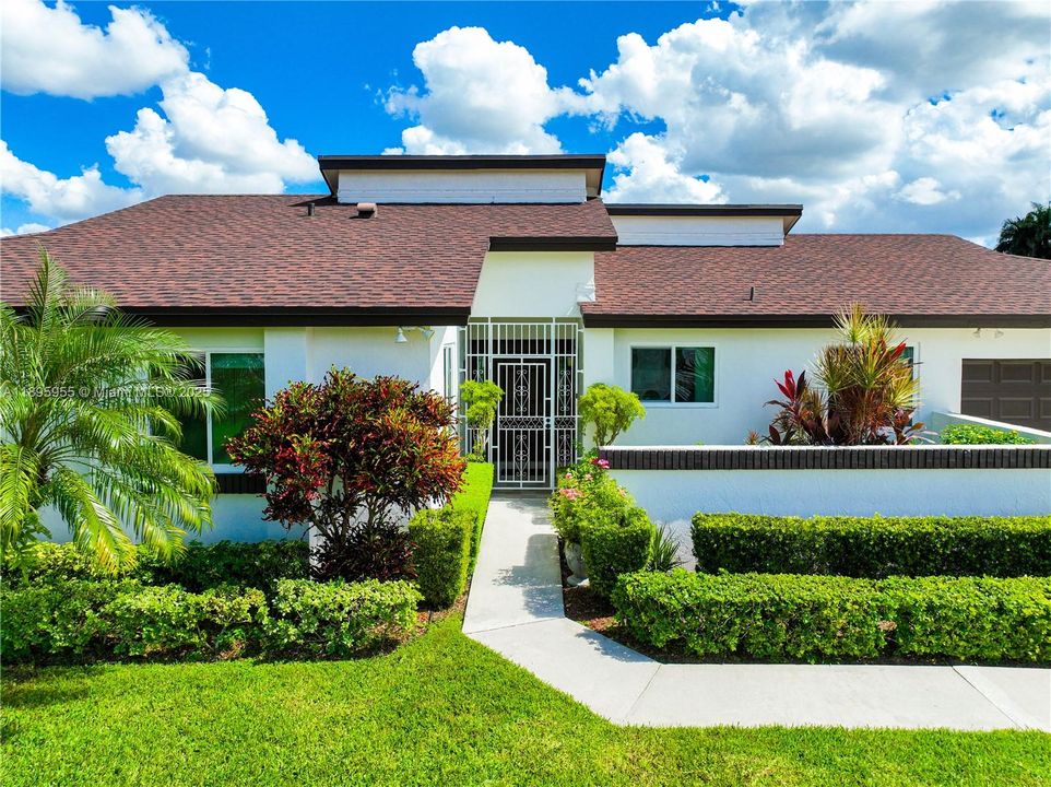 Activo con contrato: $749,900 (3 camas, 2 baños, 1799 Pies cuadrados)