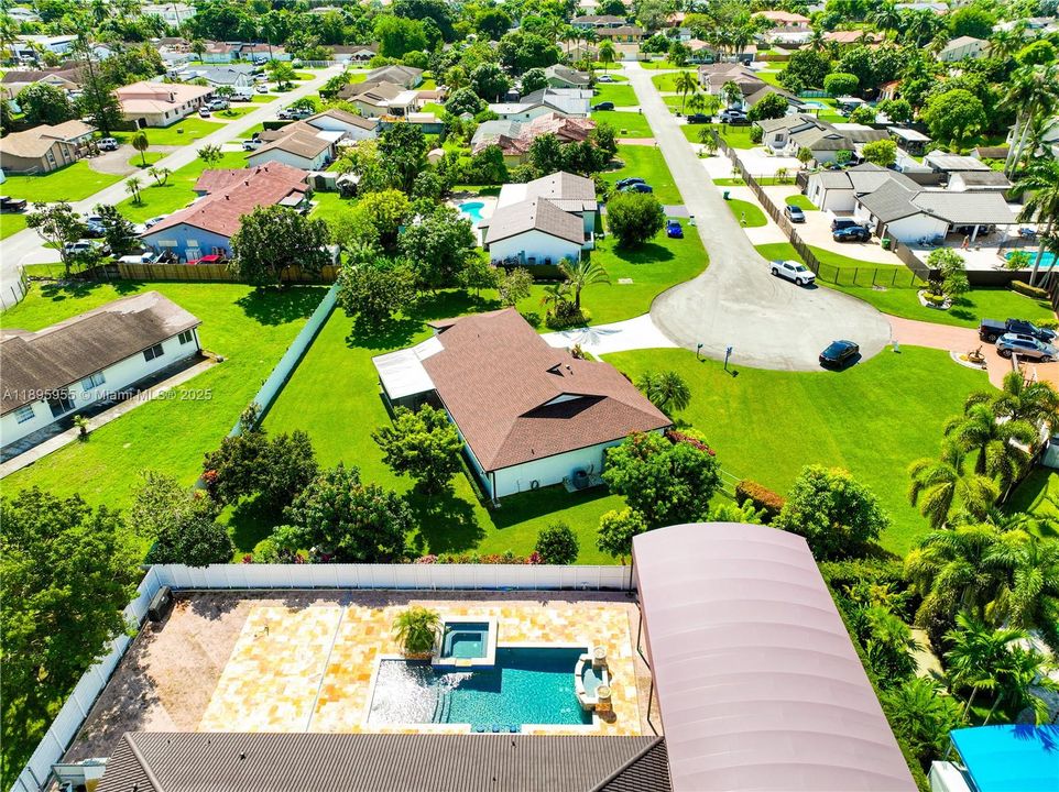 Activo con contrato: $749,900 (3 camas, 2 baños, 1799 Pies cuadrados)