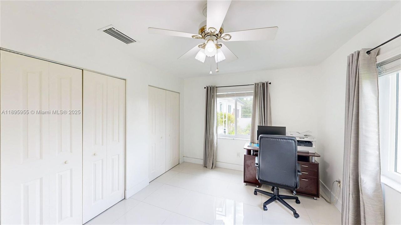 Activo con contrato: $749,900 (3 camas, 2 baños, 1799 Pies cuadrados)