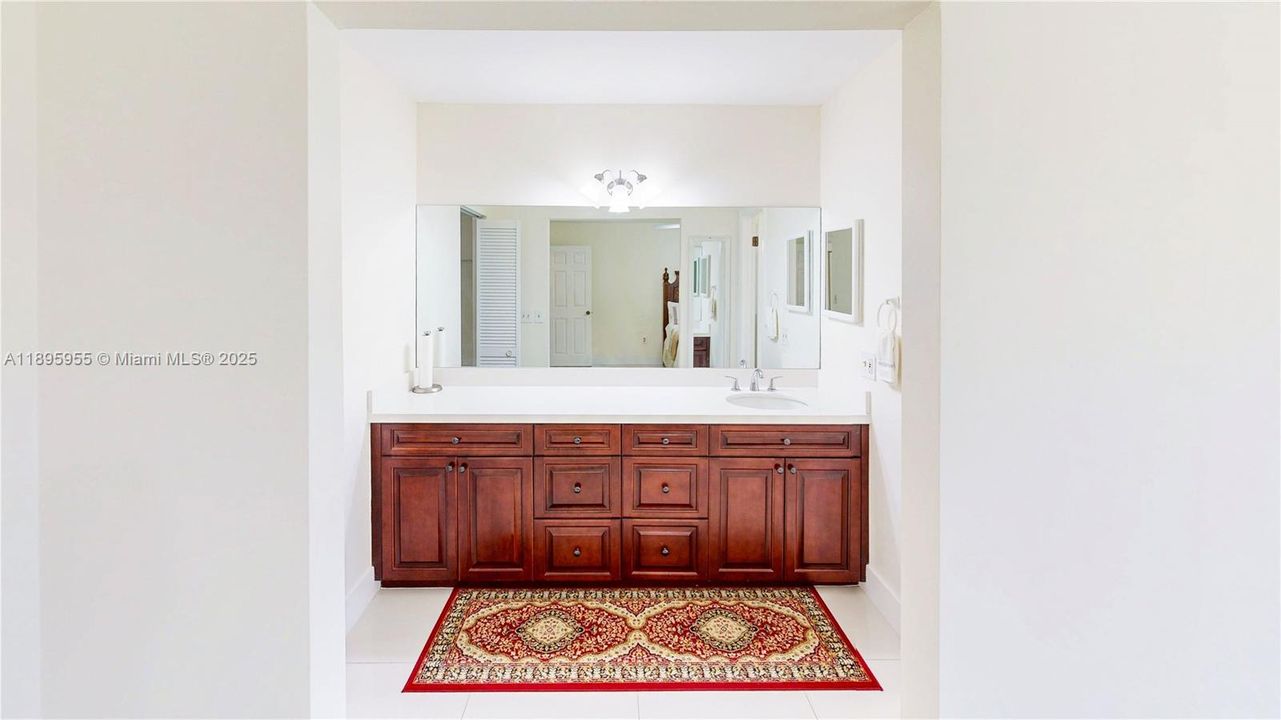 Activo con contrato: $749,900 (3 camas, 2 baños, 1799 Pies cuadrados)