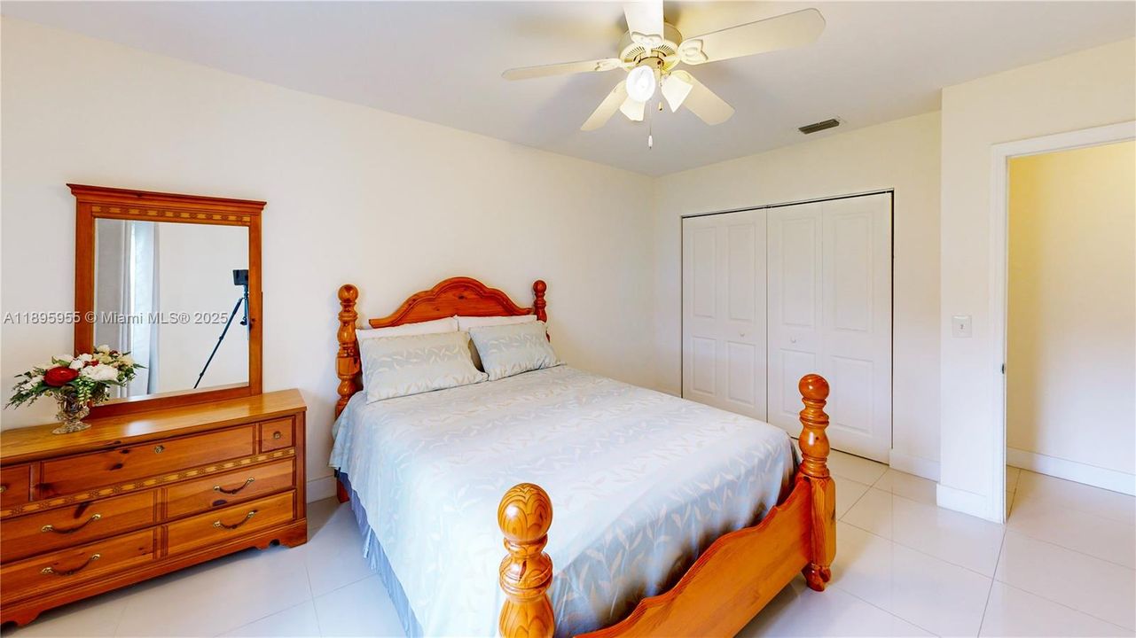 Activo con contrato: $749,900 (3 camas, 2 baños, 1799 Pies cuadrados)